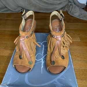 Jessica Simpson Women's Geni Fringe Open Toe Sandal. Size 8.5
